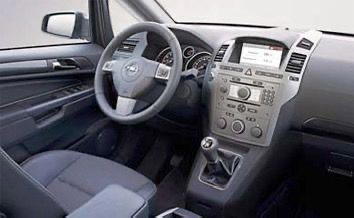Opel Zafira - side view