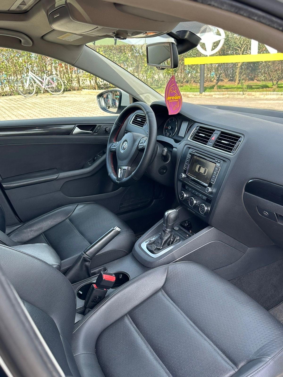 Volkswagen Jetta - photo 4