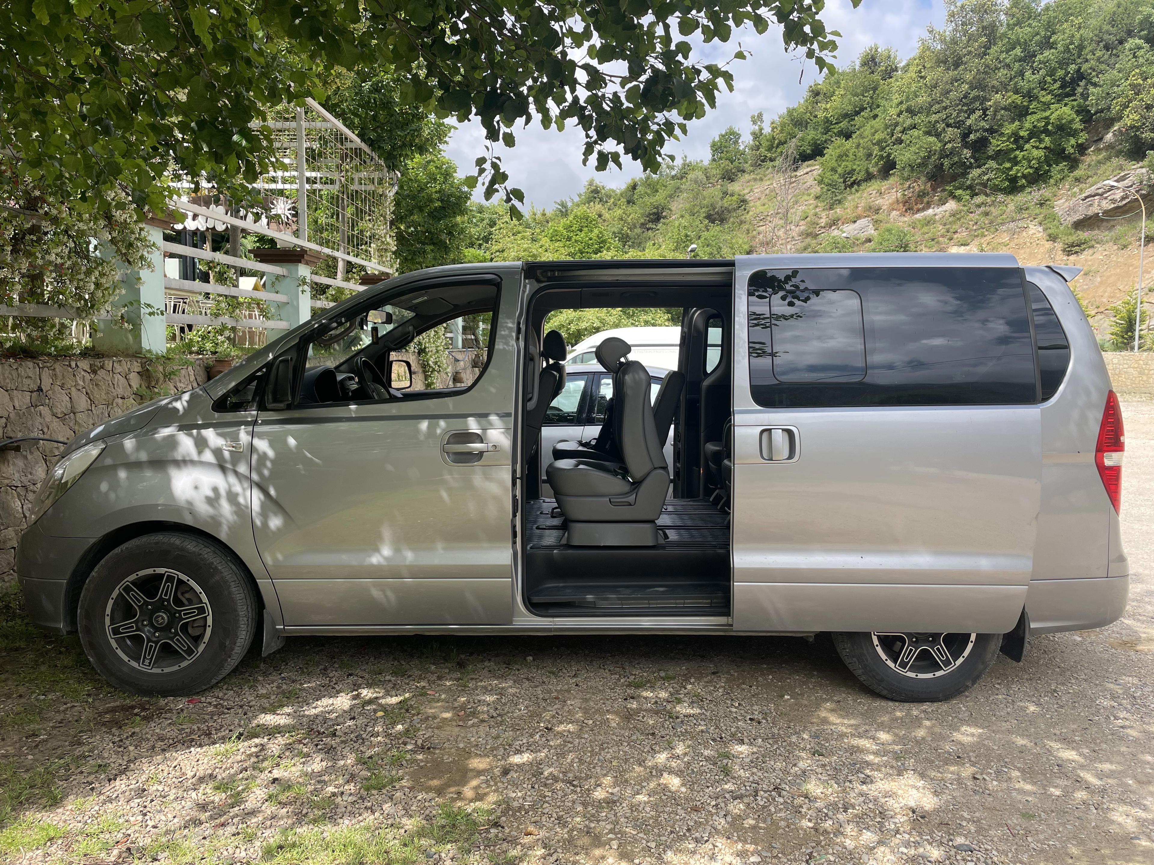 Hyundai Entourage - photo 4