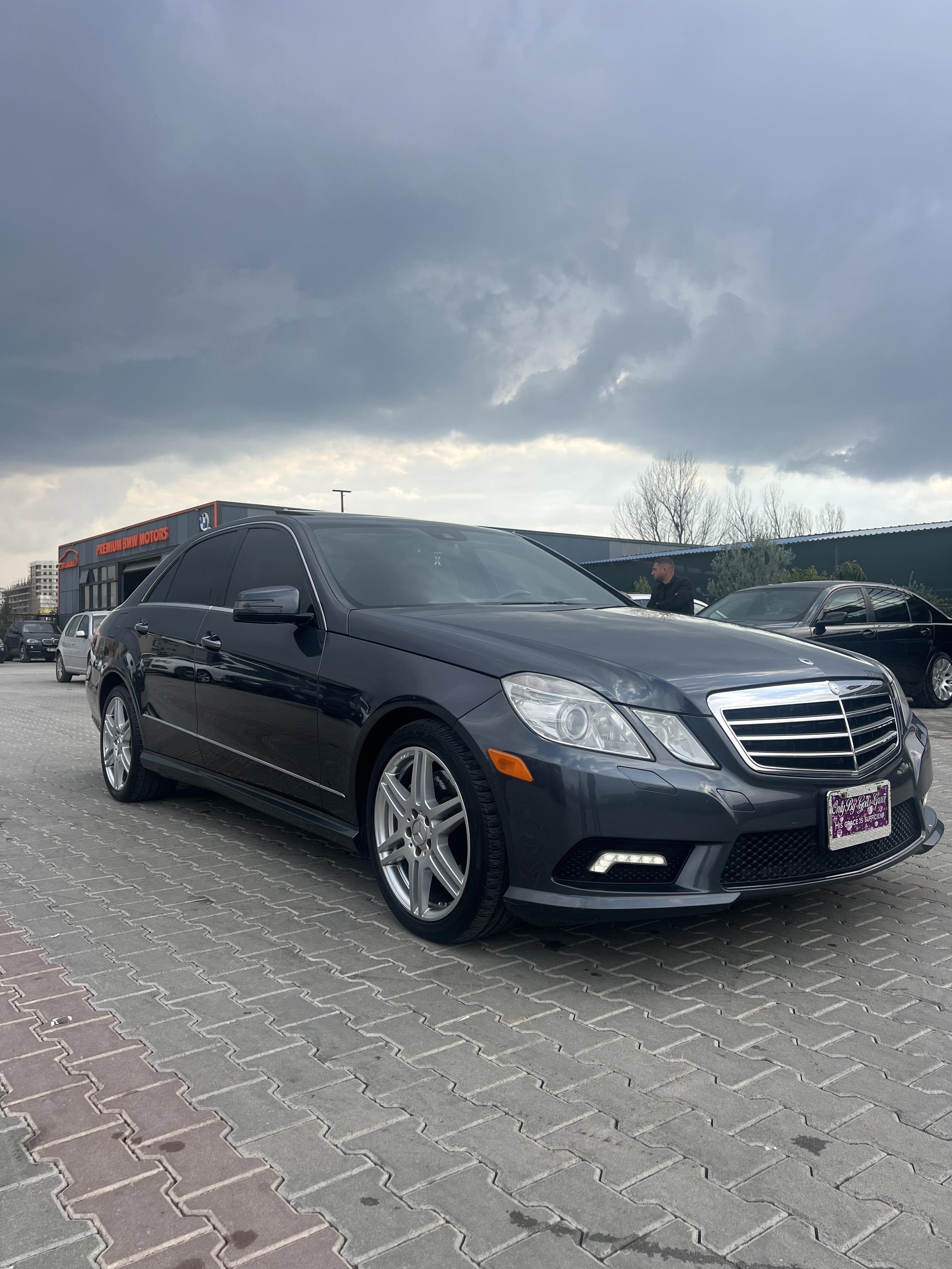 Mercedes-Benz E-Class - side view