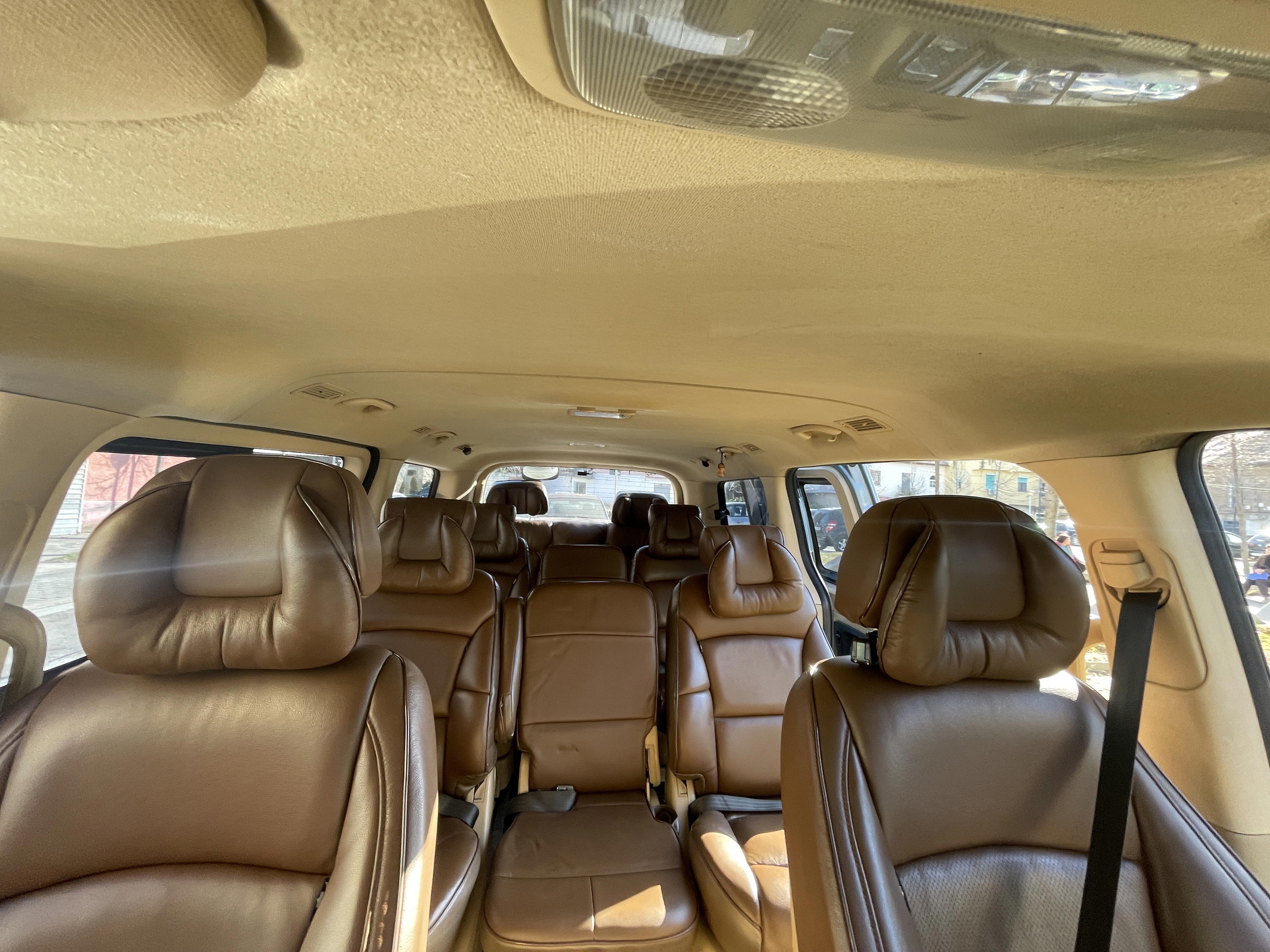 Hyundai Entourage - photo 4