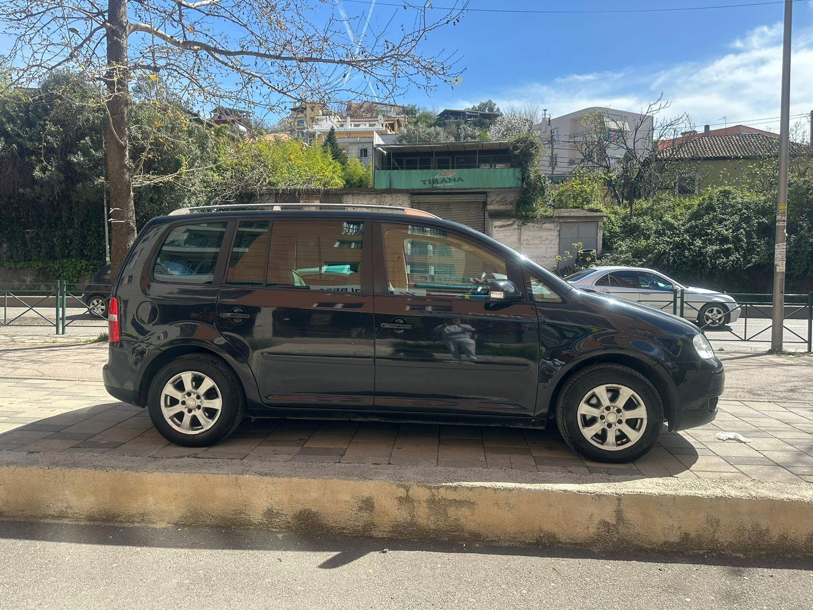 Volkswagen Touran - photo 4