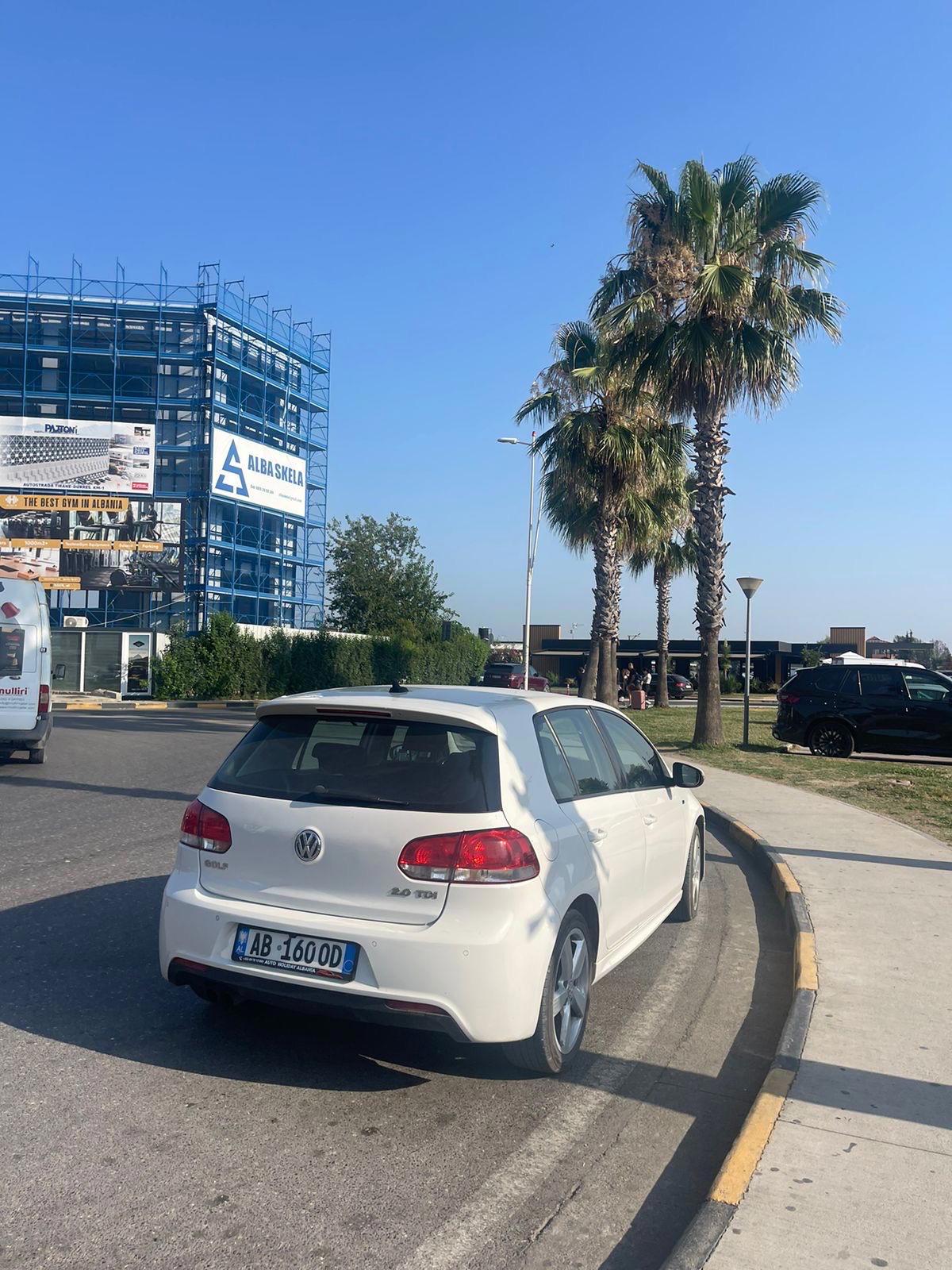 Volkswagen Golf - side view