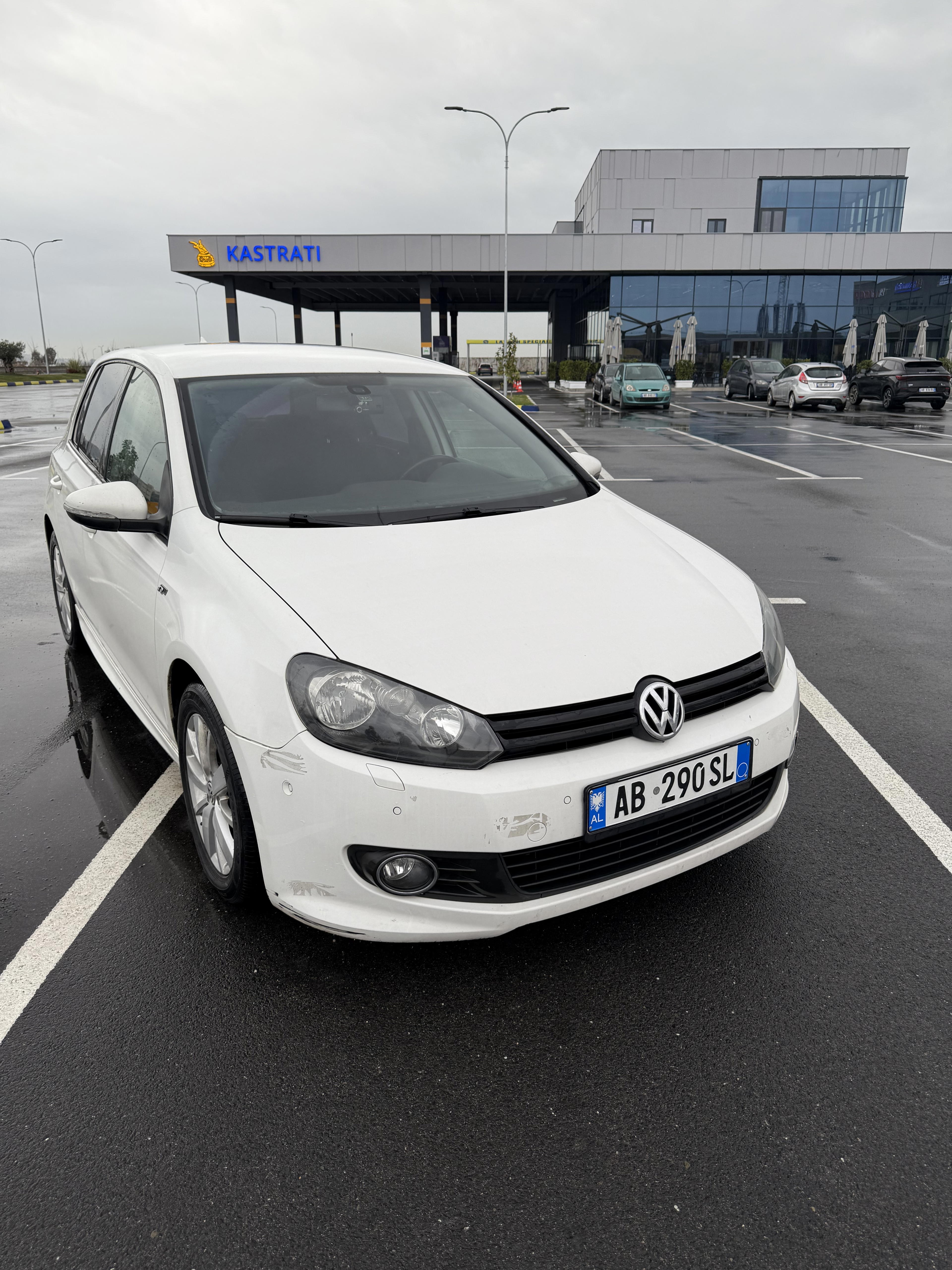 Volkswagen Golf - side view