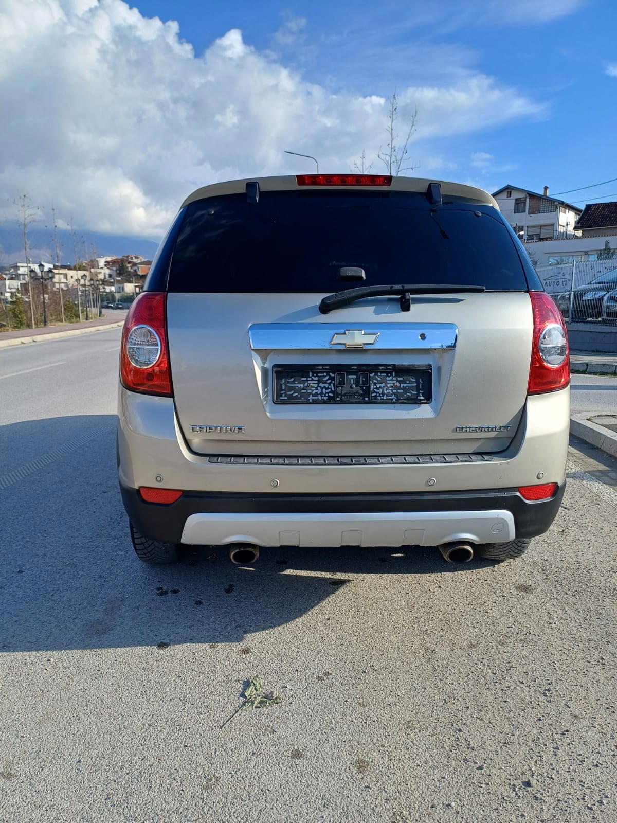 Chevrolet Captiva Sport - side view