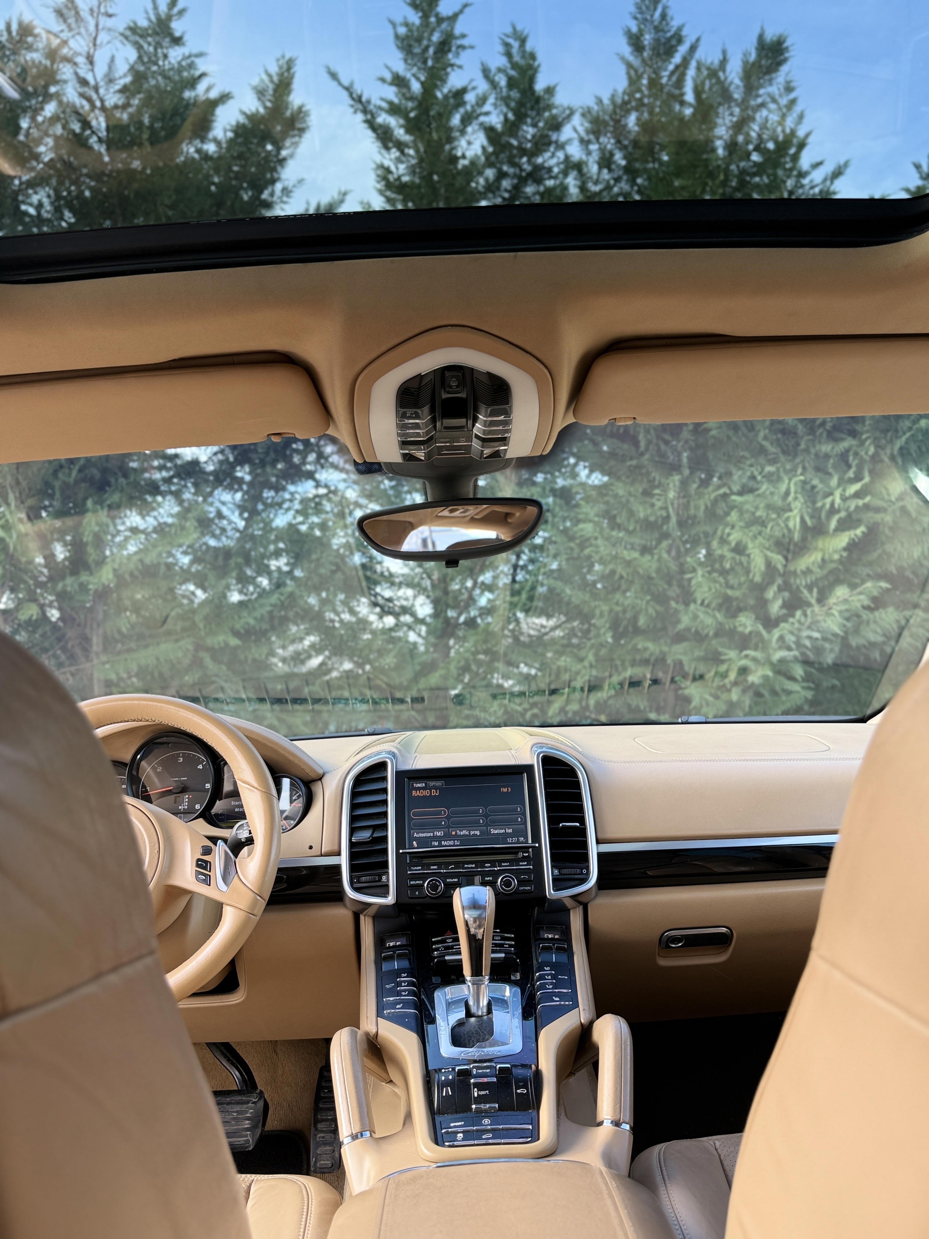 Porsche Cayenne - side view