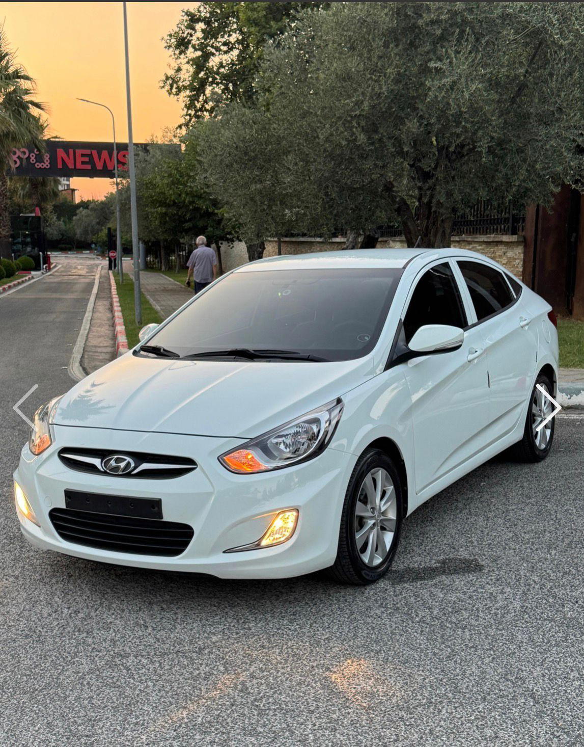 Hyundai Accent - side view