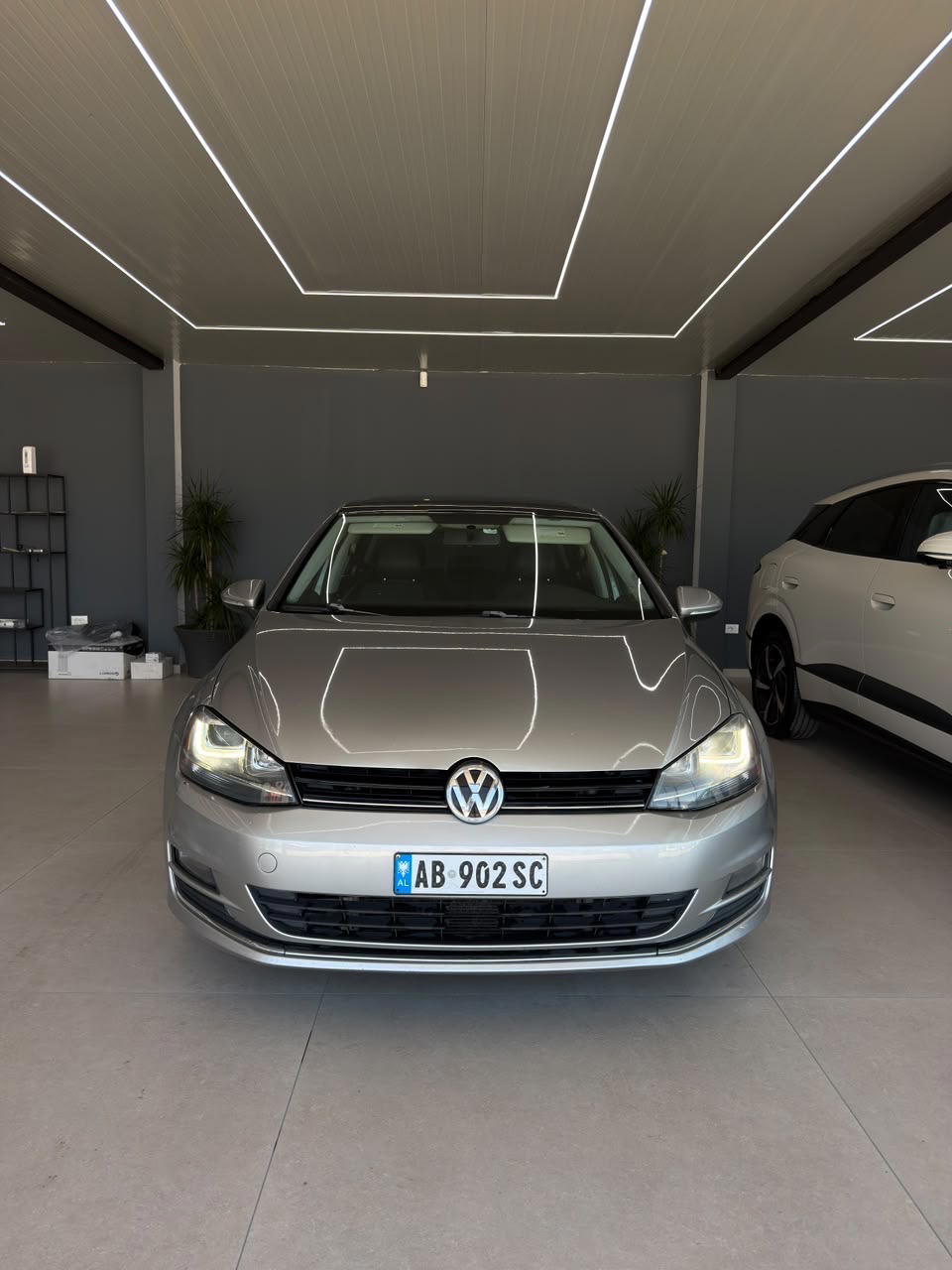 Volkswagen Golf - main photo
