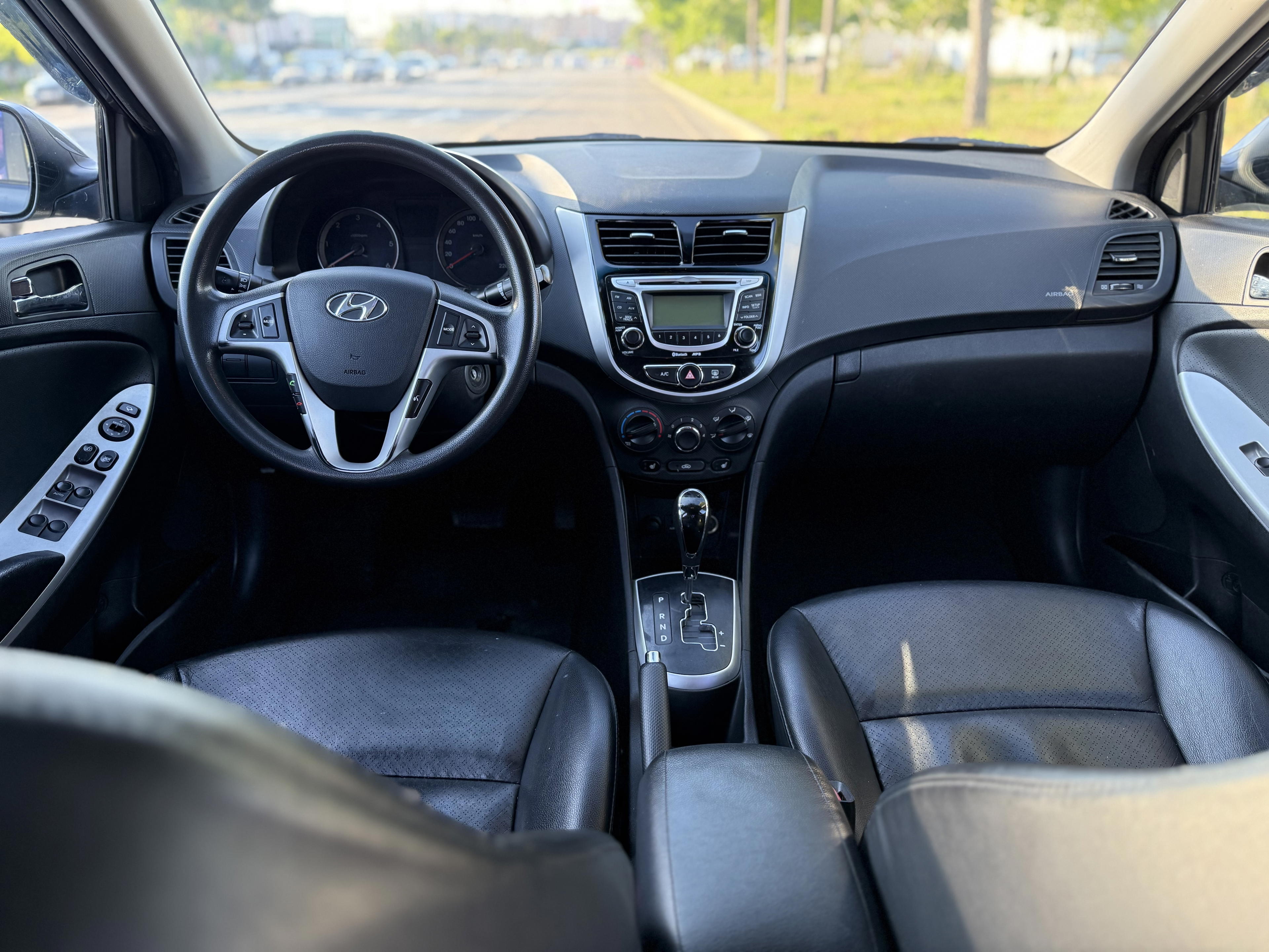 Hyundai Accent - photo 3