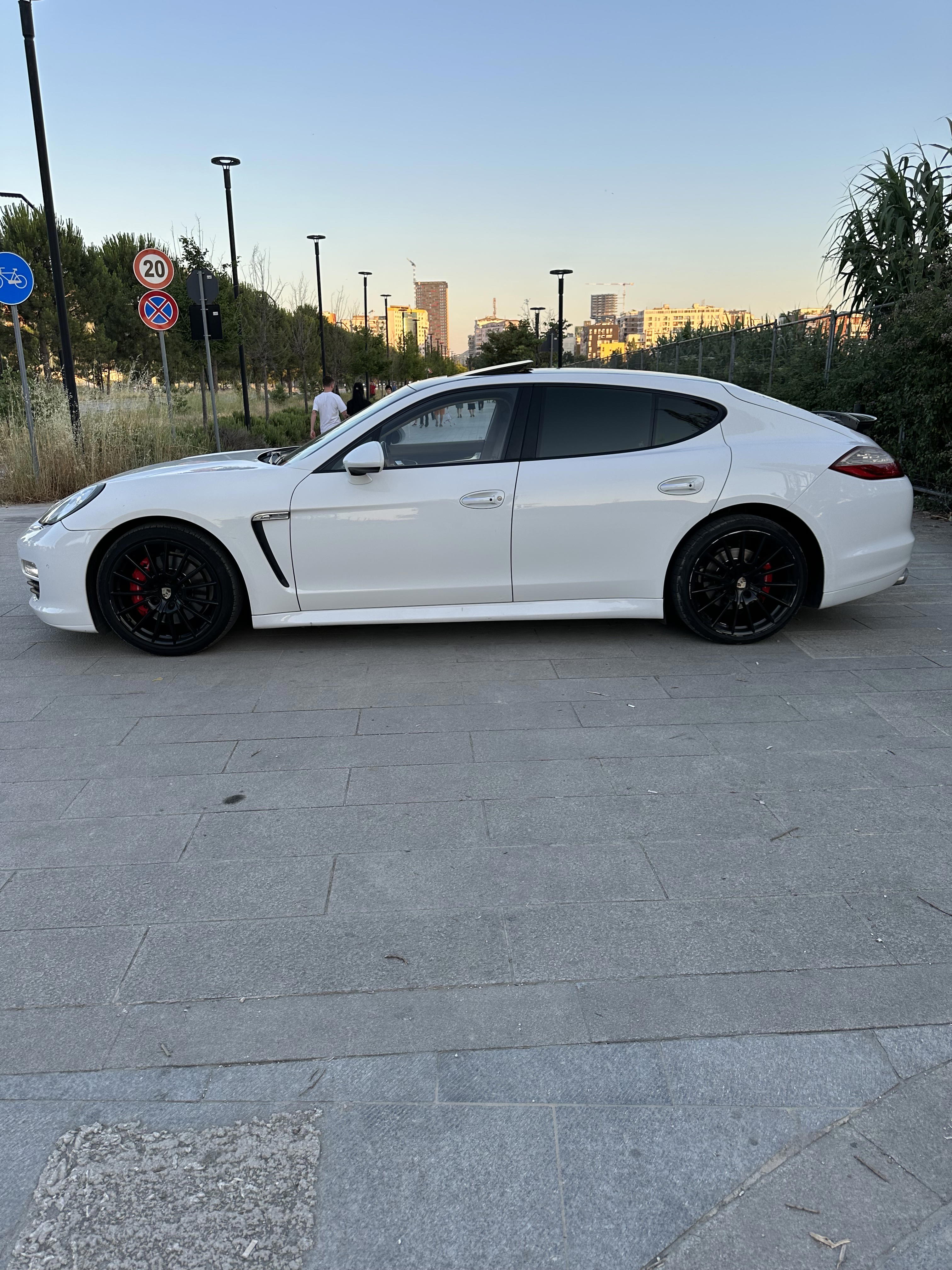 Porsche Panamera - photo 3
