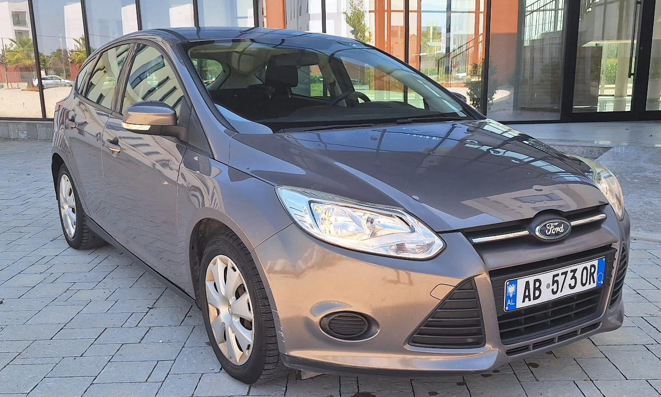 Ford Focus - side view